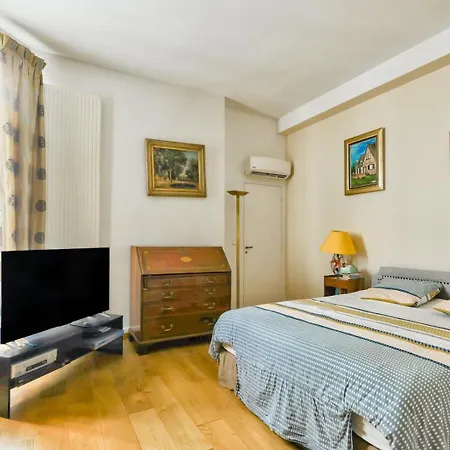 A Prestigious Location In Appartamento Parigi