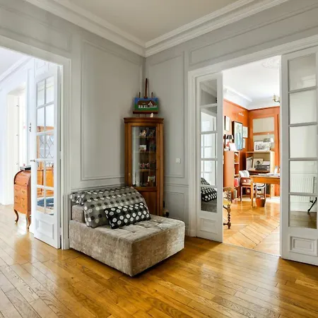 A Prestigious Location In Parigi